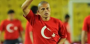 Alex Türk halkına teşekkür etti