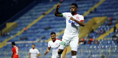 Eto’o’nun taç giymesine 4 gol kaldı