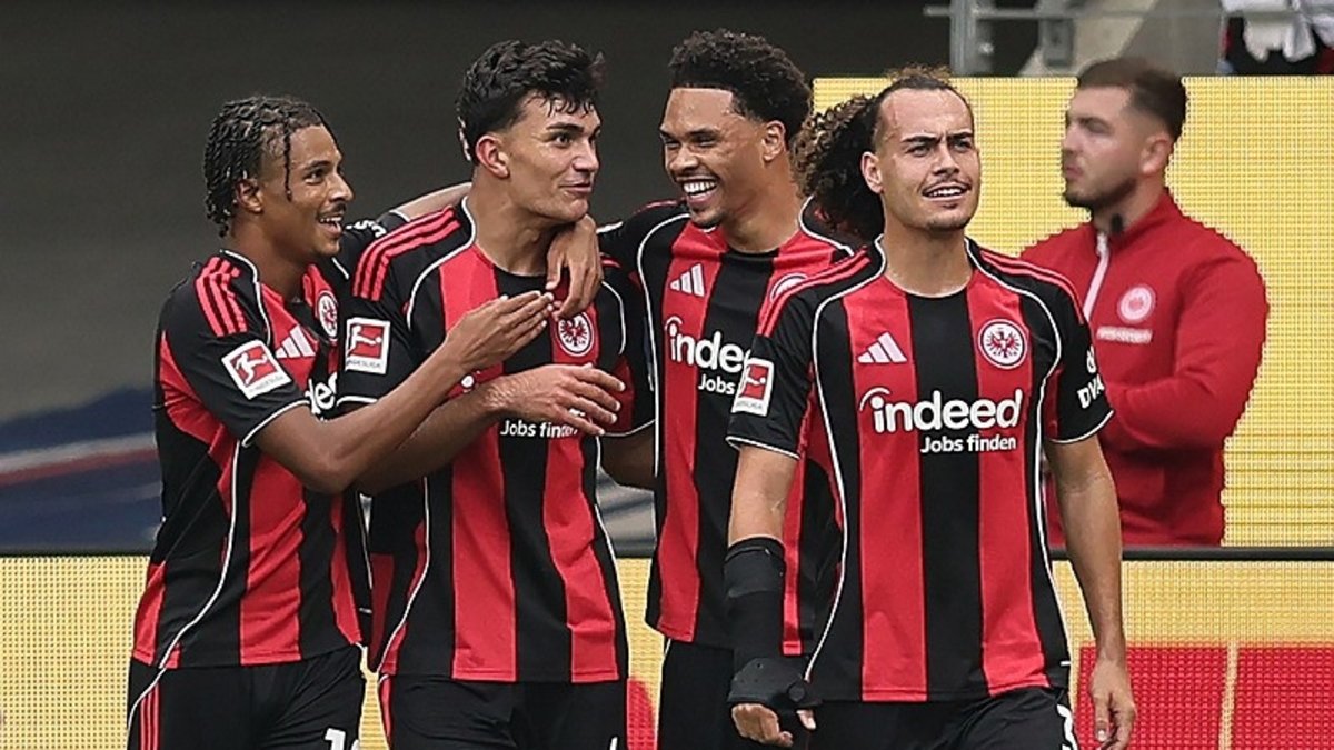 Can Uzun'dan muhteşem füze! Eintracht Frankfurt evinde farklı kazandı Can Uzun'dan muhteşem füze! Eintracht Frankfurt evinde farklı kazandı