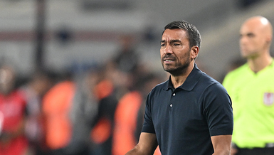 Van Bronckhorst 14.00’te konuşacak