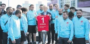 Sampiyonlar ödülünü aldı