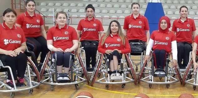 Türkiye Almanya'ya 59-17 mağlup oldu