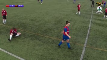 Korkunç sakatlık! Diz kapağı çıkan kadın futbolcu öyle bir şey yaptı ki...