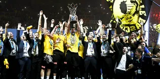 Karşıyaka’dan kovuldu AEK’yı şampiyon yaptı