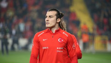 Milli futbolcu sevgilisiyle barıştı!