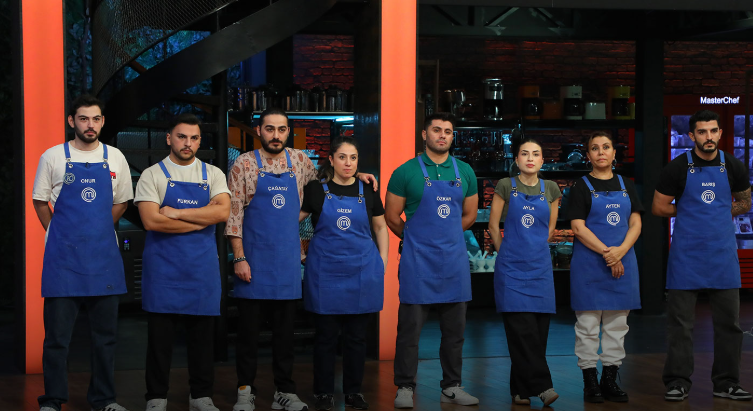 masterchef-turkiyede-kaptanlik-oyununu-kim-kazandi-26-ekim-pazar-gunu-masterchefte-mavi-ve-kirmizi-takim-kapta-1761546303522.png MasterChef Türkiye'de kaptanlık oyununu kim kazandı? 26 Ekim Pazar