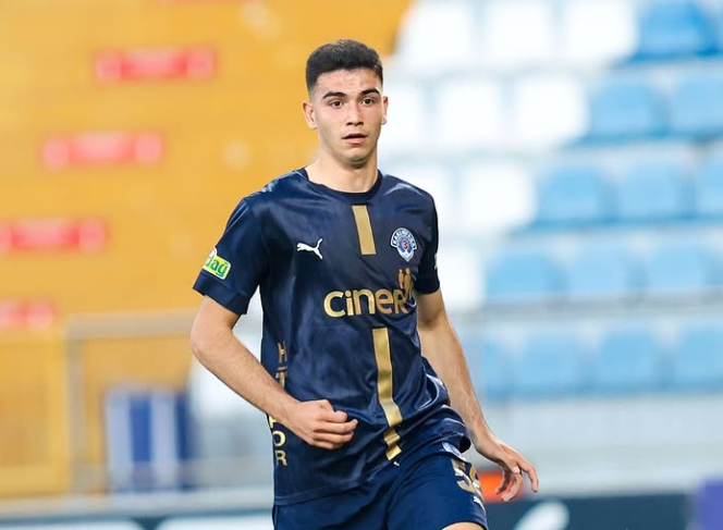 yasin-ozcan-kimdir-genc-futbolcu-yasin-ozcan-kac-yasinda-nereli-1769167855560.png Yasin Özcan kim