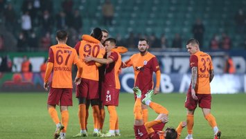 10-man Galatasaray survive in 5-goal clash against Rizespor