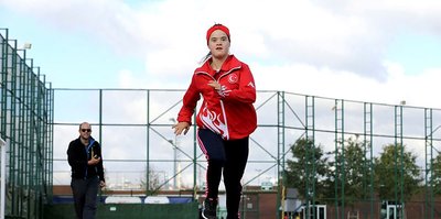 Down sendromlu atletten, şarkıcı Edis'e mesaj