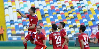 Altınordu zirveye takıldı