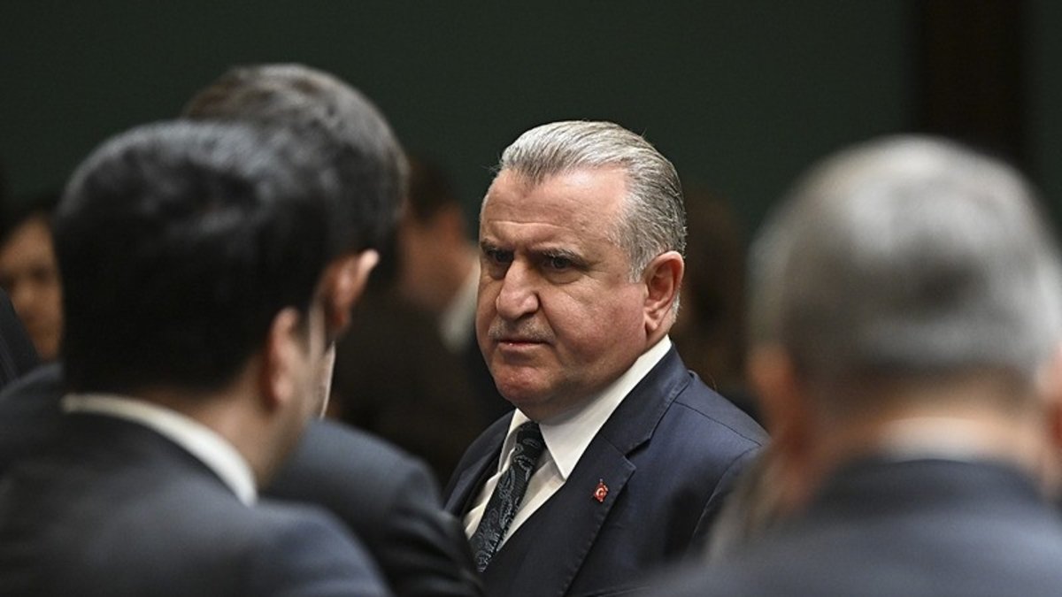 Gençlik ve Spor Bakanı Osman Aşkın Bak'tan Formula 1 paylaşımı!