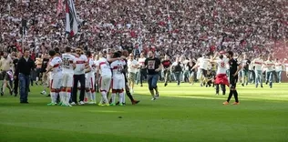 Stuttgart ve Hannover, Bundesliga’ya yükseldi
