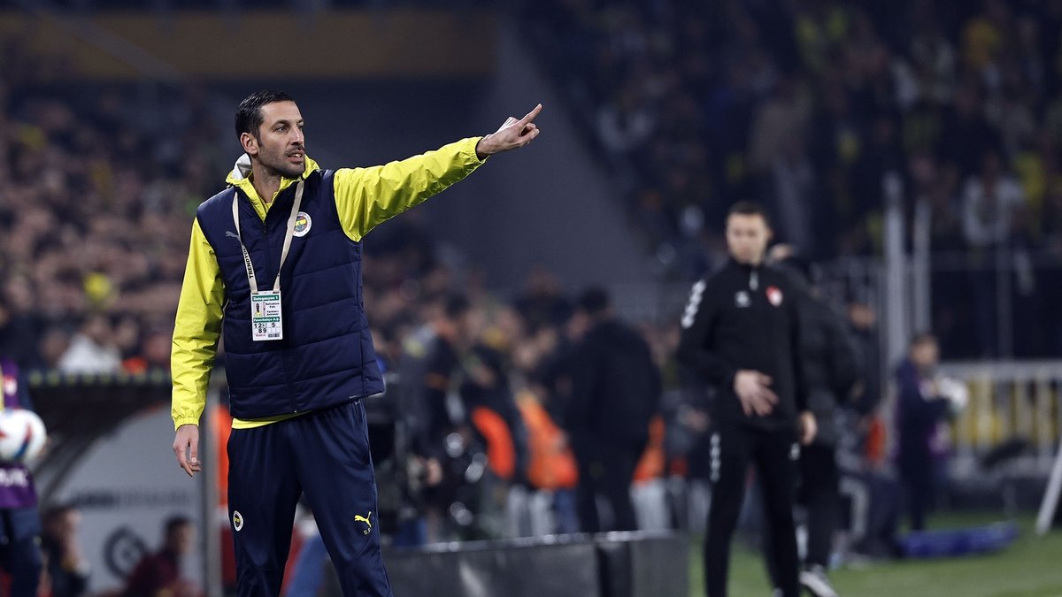 Fenerbahçe Yardımcı Antrenörü Salvatore Foti: Mourinho'nun yokluğu... Fenerbahçe Yardımcı Antrenörü Salvatore Foti: Mourinho'nun yokluğu...