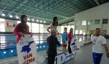 Vanlı kadın yüzücüler finale yükseldi