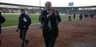 Engin İpekoğlu imzalıyor