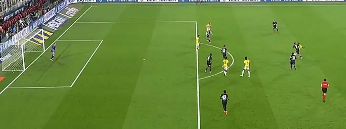 derbide-gole-ofsayt-engeli-1788630359548.jpg Kadıköy’de gol sevinci kısa sürdü! İrfan Can Kahveci ofsayta takıldı - 1