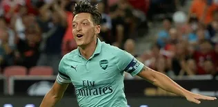Arsenal’de yeni kaptan Mesut Özil!