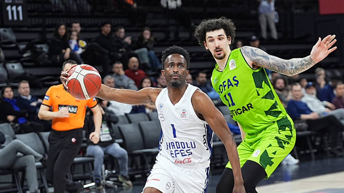 Anadolu Efes sahasında galip!