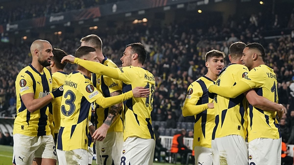 Spor yazarları Fenerbahçe-Anderlecht maçını değerlendirdi! Hayal kurduran takım Spor yazarları Fenerbahçe-Anderlecht maçını değerlendirdi! Hayal kurduran takım