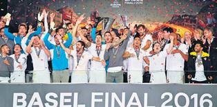 Sevilla takes record third straight title