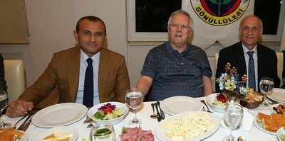 Aziz Yıldırım iftara katıldı