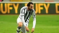 Hugo Almeida kramponlarını astı!
