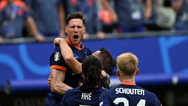 Polonya 1-2 Hollanda (MAÇ SONUCU ÖZET)