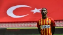 Mensah gece imzaya geldi