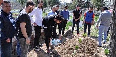 Ozan Tufan, dedesinin mezarını ziyaret etti