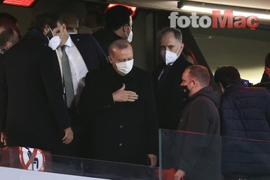 Son dakika spor haberleri: Başkan Recep Tayyip Erdoğan’dan milli takıma destek! Türkiye Letonya maçını tribünden takip etti