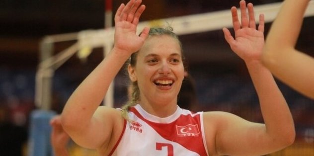 Milli voleybolcu Cansu Özbay İzmir esnafının gururu oldu