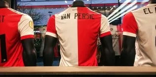 Van Persie formaları satışa çıktı