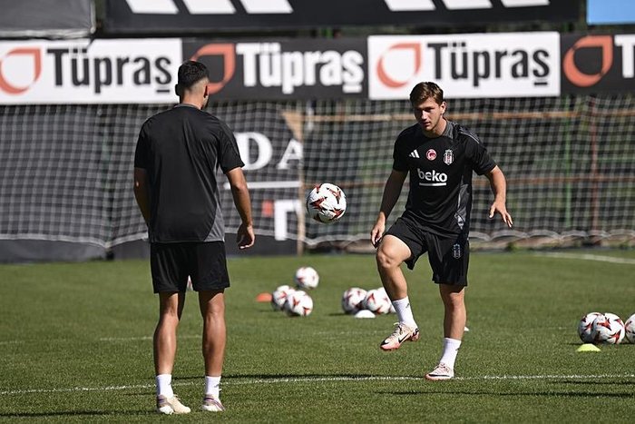 ajax-besiktas-maci-canli-izle-ajax-besiktas-maci-ne-zaman-saat-kacta-hangi-kanalda-1727329659089.jpeg