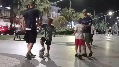 Miniklerle futbol şöleni