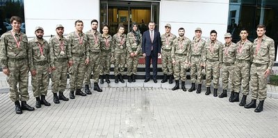 Bakan Bak, işitme engelli sporcuları kabul etti