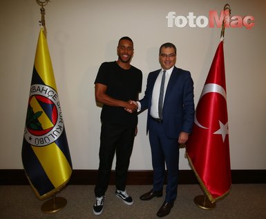 Fenerbahçe’nin yeni transferi Zanka formayı giydi! İşte ilk görüntüler...