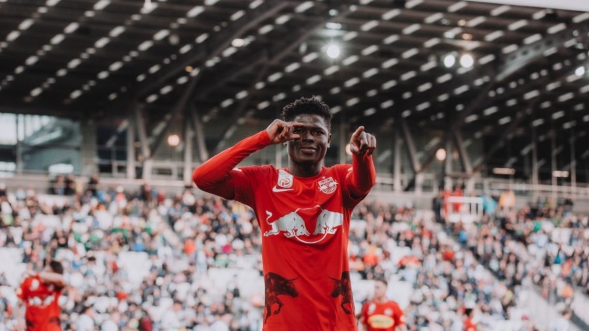 Fenerbahçe transferde sağ gösterip sol vurdu! Yeni forveti böyle duyurdular