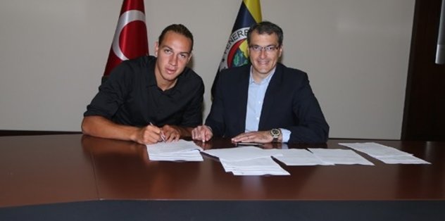 Fenerbahçe, Michael Frey ile 4 yıllık sözleÅme imzaladı