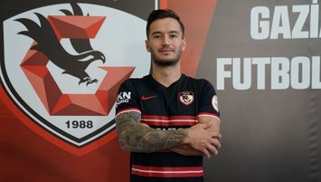 Formayı giydi pozunu verdi! Yeni transfer...