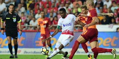 Antalyaspor - Galatasaray maçında tartışmalı kararlar