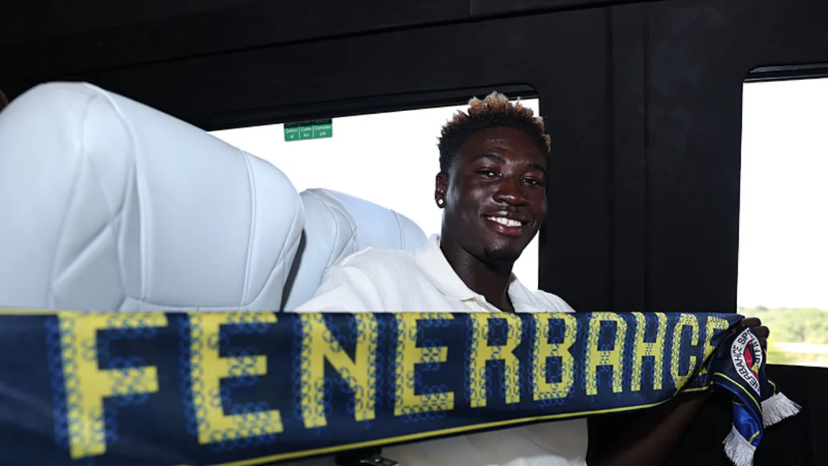 Fenerbahçe, Ganalı stoper Kojo Peprah Oppong ile imzayı attı
