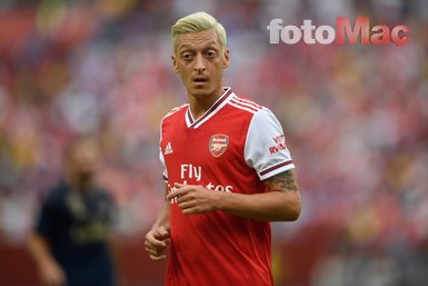 Arsenal’de Mesut Özil’in yerine Türk yıldız düşünülüyor
