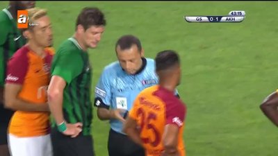 >Cüneyt Çakır Galatasaray - Akhisarspor maçında VAR'a gitti!