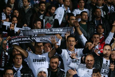 Beşiktaşlılar sahaya Caner Erkin tişörtüyle çıktı