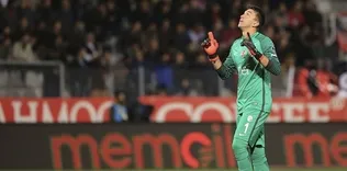 Muslera’dan çalım dersi!
