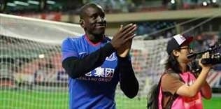 Demba Ba golle başladı