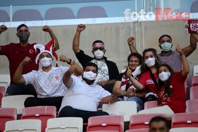 Sivasspor taraftarları takımlarını Petrocub maçında yalnız bırakmadı!