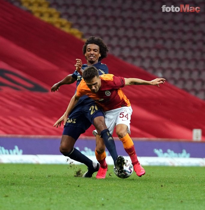 Son dakika spor haberi: Galatasaray-Fenerbahçe derbileri olaylı geçiyor!