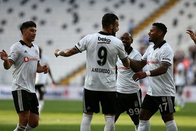 Vodafone Park’ta Vagner Love ve Mustafa Pektemek’e tepki