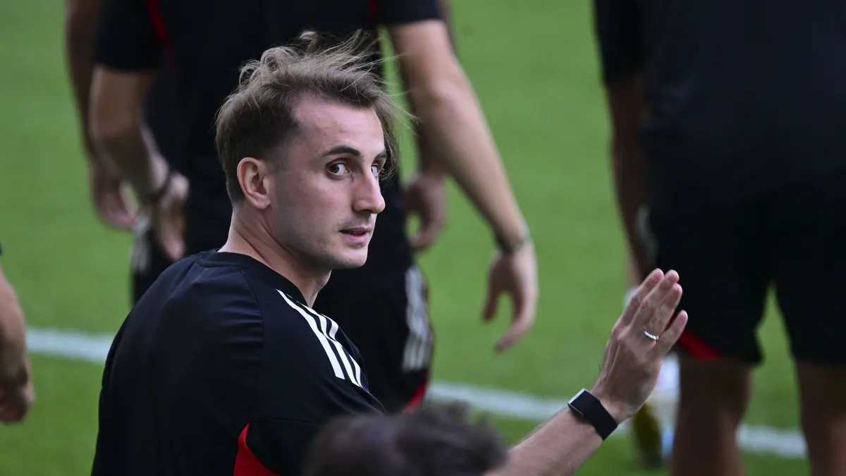 Kerem Aktürkoğlu Chobani Şükrü Saraçoğlu Stadyumu koridorlarında